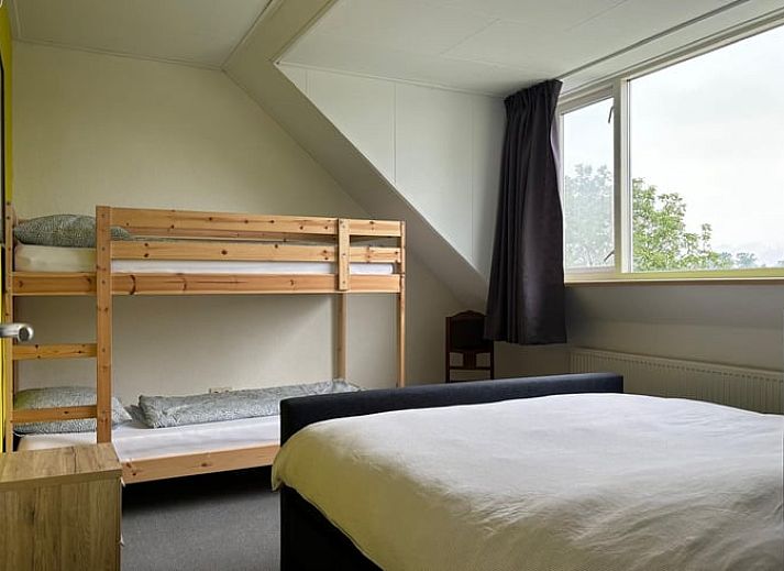 Gemuetliches Cottage in Gemert, Nordost-Brabant, umgeben von Baeumen und Natur.