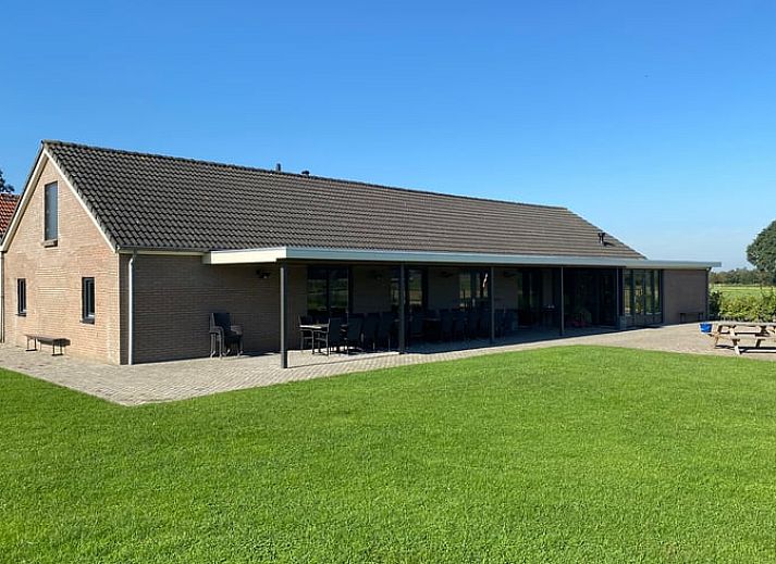 Geniet van het uitzicht op het groene landschap vanaf de veranda van Huisje in Nistelrode, een gezellig vakantiehuis in Noordoost Brabant.