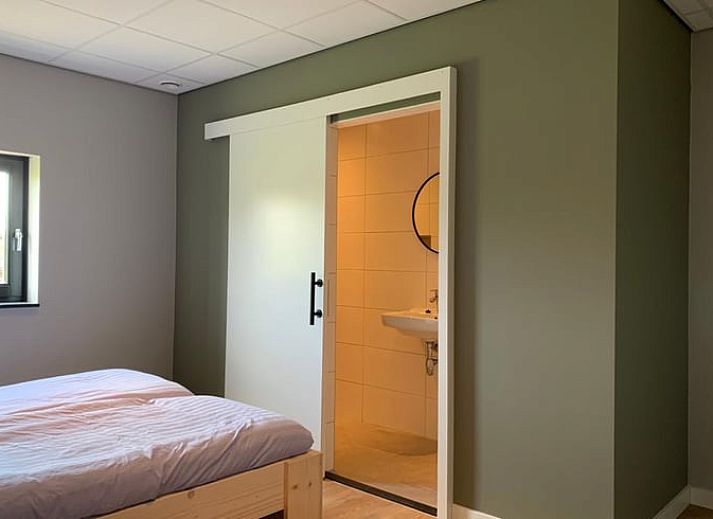 Geniet van de groene omgeving en speeltuin bij Huisje in Nistelrode, een vakantiehuis in Noordoost Brabant, Noord Brabant.