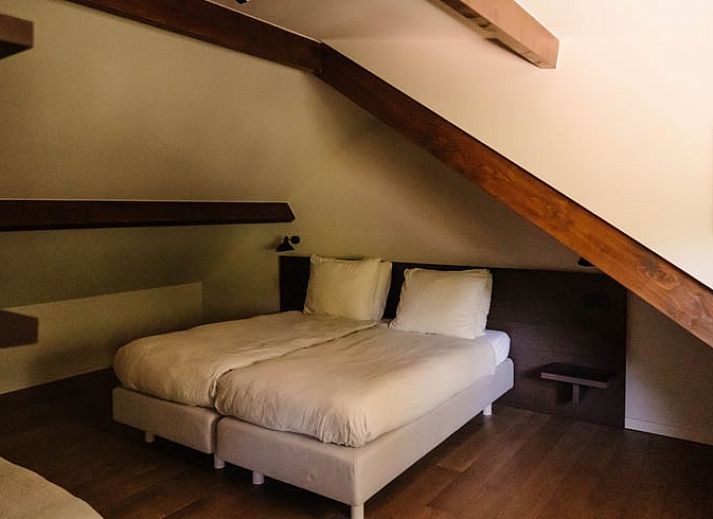 Luxurioeses Badezimmer mit freistehender Badewanne in einem Ferienhaus in Nistelrode, Nordost-Brabant, Nordbrabant.