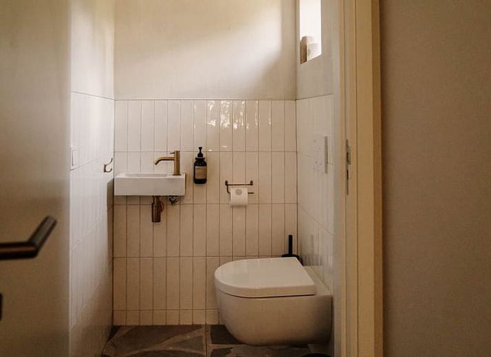 Kinder geniessen das Bad im Ferienhaus in Nistelrode, Nordost-Brabant, Nordbrabant.