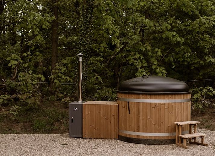 Kinder geniessen das Bad im Ferienhaus in Nistelrode, Nordost-Brabant, Nordbrabant.