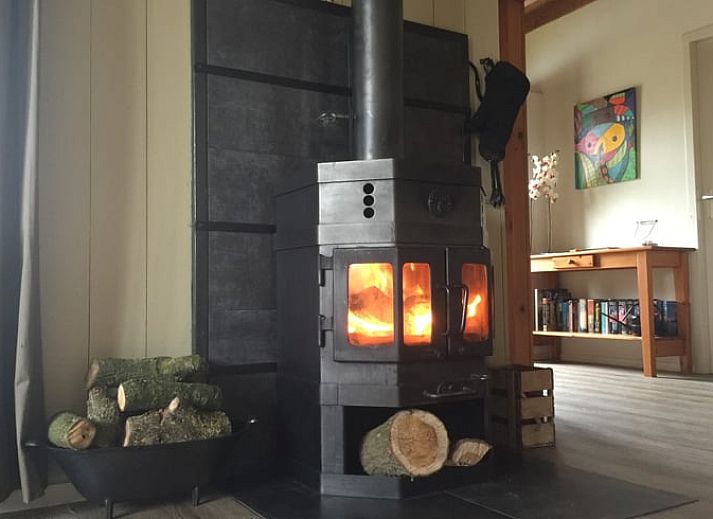 Vacation home Cottage in Escharen on a serene pond in North Brabant.