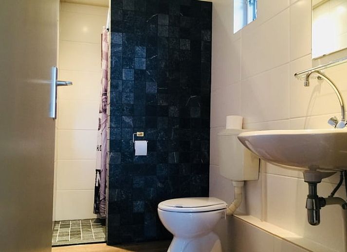 Cozy vacation home in Escharen, Northeast Brabant, surrounded by nature and pond.