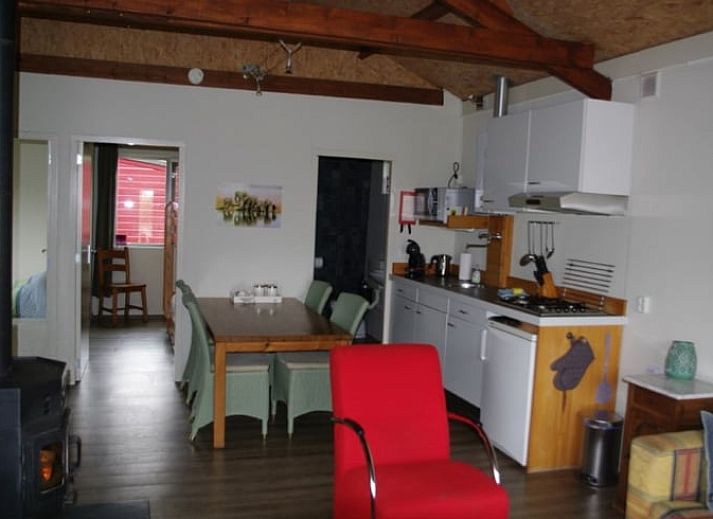 Picnic spot at pond of Cottage in Escharen, vacation home in North Brabant.