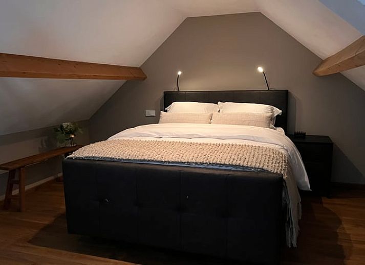 Teich mit Springbrunnen am Haus in Veghel, Ferienhaus in Nordost-Brabant, Nordbrabant.