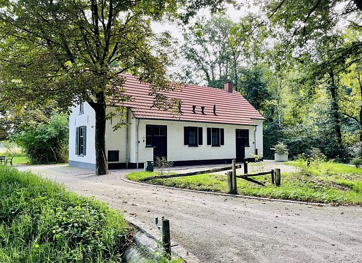 Vakantiehuis Bosbeertje 43 45 in Erp, Noordoost Brabant, omgeven door groene natuur en rustieke charme.