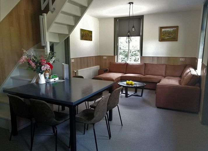 Bosbeertje 43 45, charmant vakantiehuis in Erp, Noordoost Brabant, omringd door groene natuur en rustieke charme.