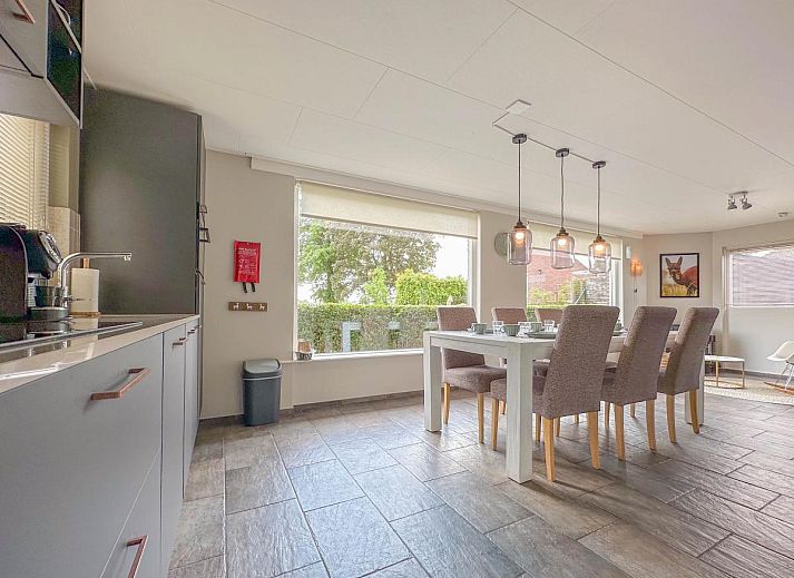 Alpacafarm Vorstenbosch vacation home with alpacas in the garden, located in picturesque northeastern Brabant.