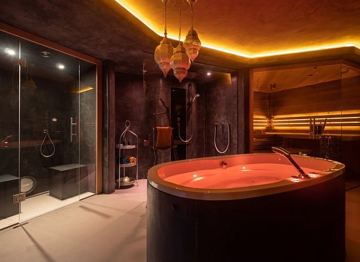 Entspannen Sie sich im luxurioesen Spa des Ferienhauses in Vorstenbosch, Nordost-Brabant.