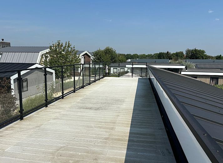 Freistehendes Haus in Linden, Nordost-Brabant, ein Ferienhaus mit grozgiger Terrasse und moderner Architektur, umgeben von Natur.