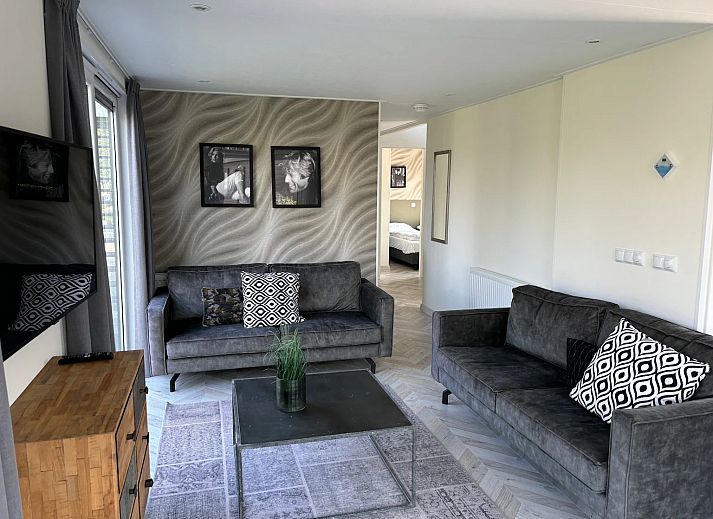 Freistehendes Haus in Linden, Nordost-Brabant, ein Ferienhaus mit grozgiger Terrasse und moderner Architektur, umgeben von Natur.