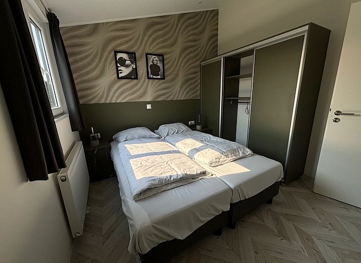 Gerumige Dachterrasse des freistehenden Hauses in Linden, Nordost-Brabant, mit Blick auf die grne Umgebung und moderne Architektur.