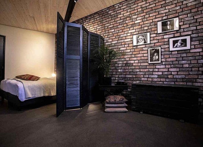 BRA045 vacation home in Geffen, North Brabant with modern architecture and spacious garden.