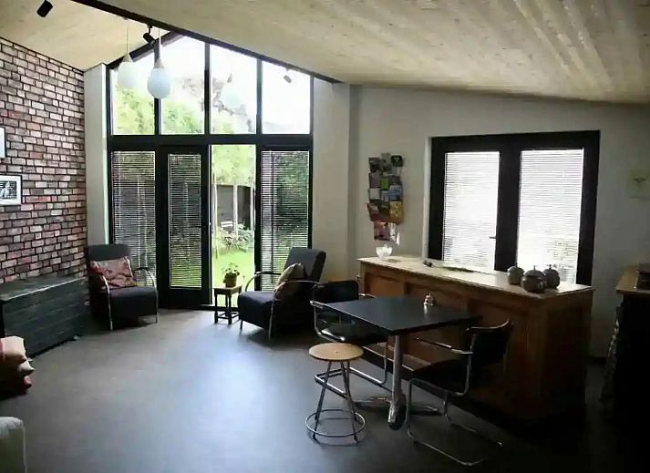BRA045 vacation home in Geffen, North Brabant with modern architecture and spacious garden.