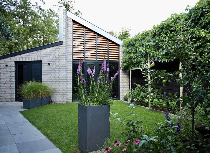 BRA045 vacation home Geffen in green surroundings, ideal for peace seekers.