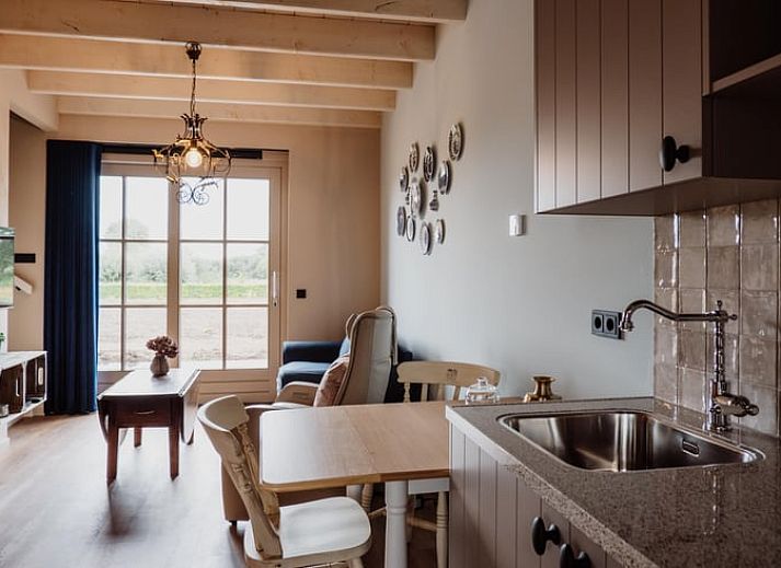 Ontdek de serene natuur rondom Vakantiehuis in Sint-Oedenrode, Noordoost Brabant, met schilderachtige wandelpaden en weelderige begroeiing.