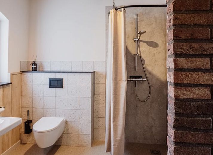 Rustiek vakantiehuis in Sint-Oedenrode, Noordoost Brabant, omgeven door groene natuur en landelijke charme.