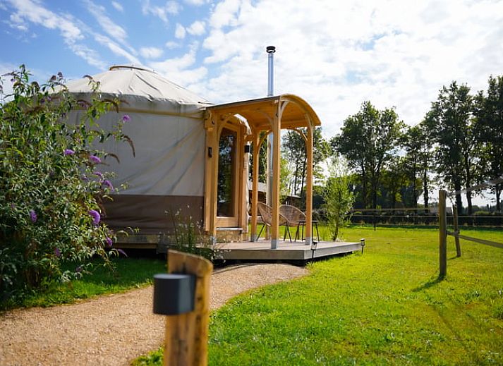 Relax at Holiday home in Ledeacker with grazing horses in northeastern Brabant.
