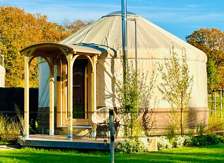 Relax at Holiday home in Ledeacker with grazing horses in northeastern Brabant.