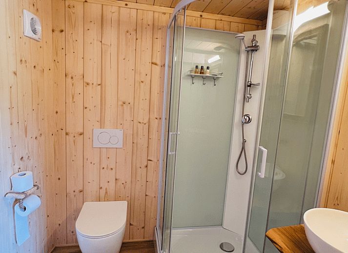 Enjoy nature at Holiday home in Ledeacker, surrounded by green fields in North Brabant.