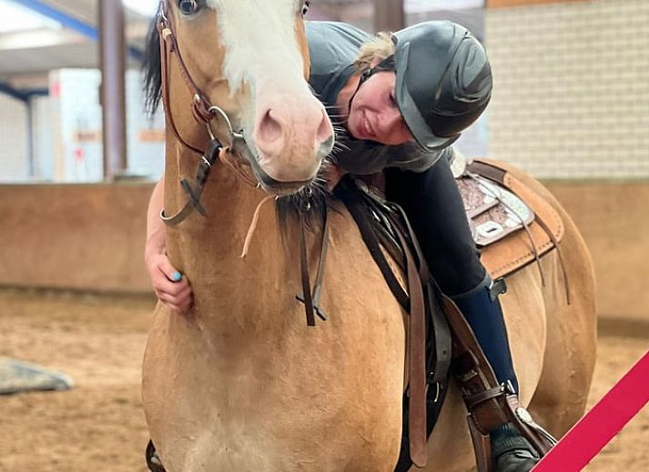 Modern bathroom in Holiday home in Ledeacker, equipped with shower and wooden finish.