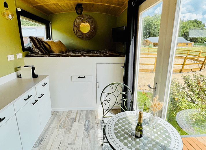 Charmant vakantiehuis Huisje in Ledeacker, Noordoost Brabant, met zonnig terras en groene omgeving, perfect voor ontspanning.