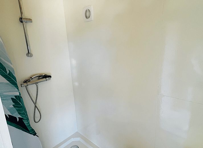 Charmant vakantiehuis Huisje in Ledeacker, Noordoost Brabant, met zonnig terras en groene omgeving, perfect voor ontspanning.