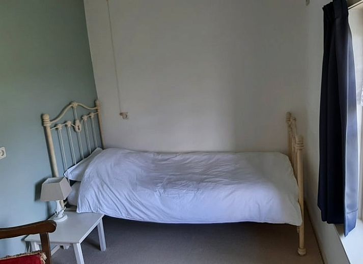 Gezellige slaapkamer in Vakantiehuisje in Keent, Noordoost Brabant. Comfortabel verblijf in Noord Brabant met rustieke charme.
