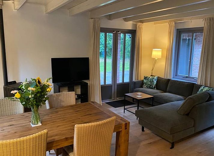 Houtopslag en vuurplaats bij Vakantiehuis in Breda, West Brabant.