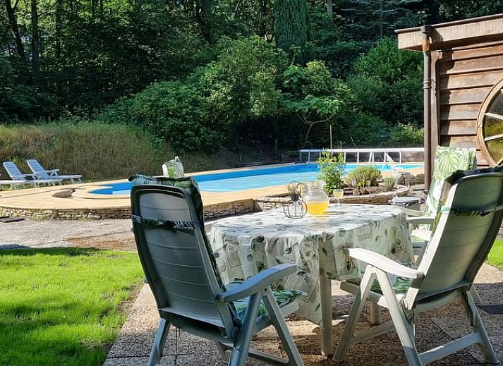 Gezellige open haard in Vakantiehuis Ossendrecht, ideaal voor ontspanning in West Brabant.