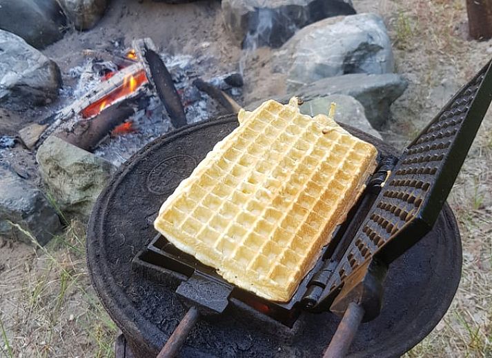 Landelijke keuken in Vakantiehuis Ossendrecht, compleet ingericht voor een comfortabel verblijf in West Brabant.