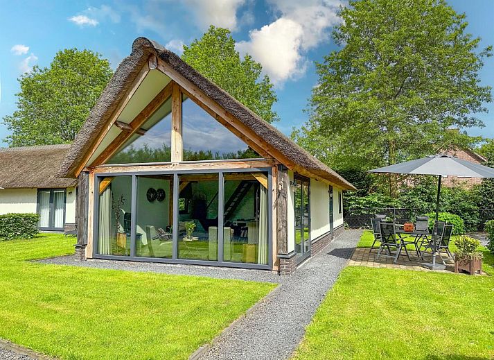 Villa Brocante vacation home in Alphen, North Brabant with thatched roof and terrace for relaxation.