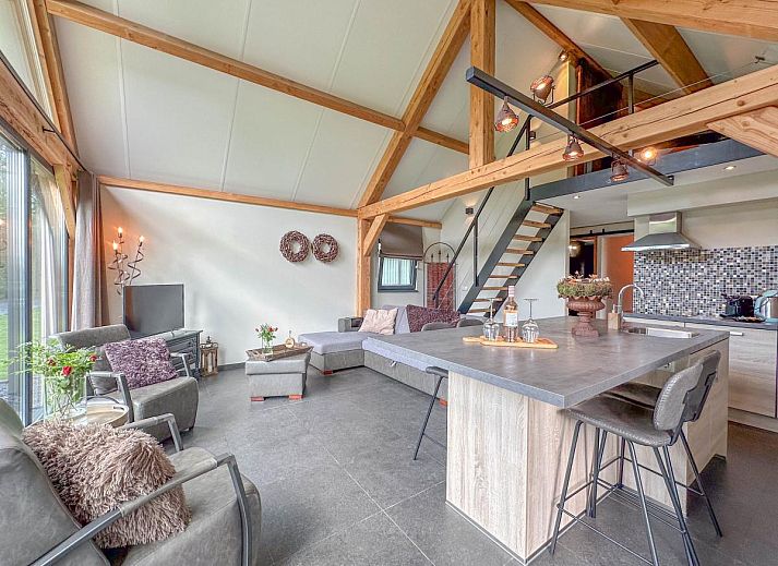 Villa Brocante vacation home in Alphen, North Brabant with thatched roof and terrace for relaxation.