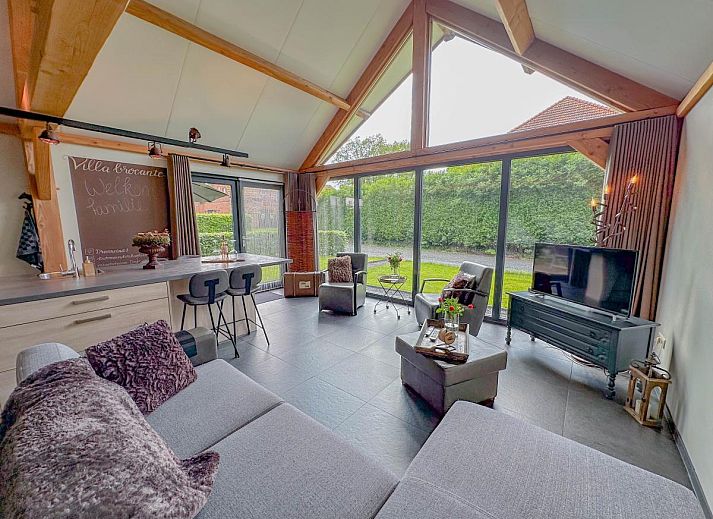 Enjoy the green surroundings at Villa Brocante in Alphen, vacation home with terrace in West Brabant.