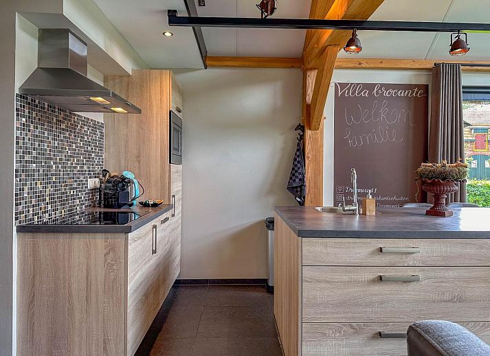 Enjoy the green surroundings at Villa Brocante in Alphen, vacation home with terrace in West Brabant.