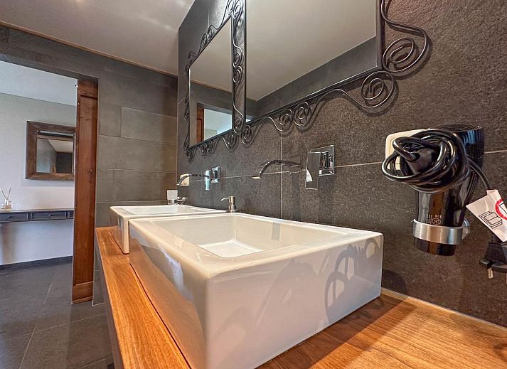 Spacious living room of Villa Brocante in Alphen, vacation home with wooden beams and open kitchen.