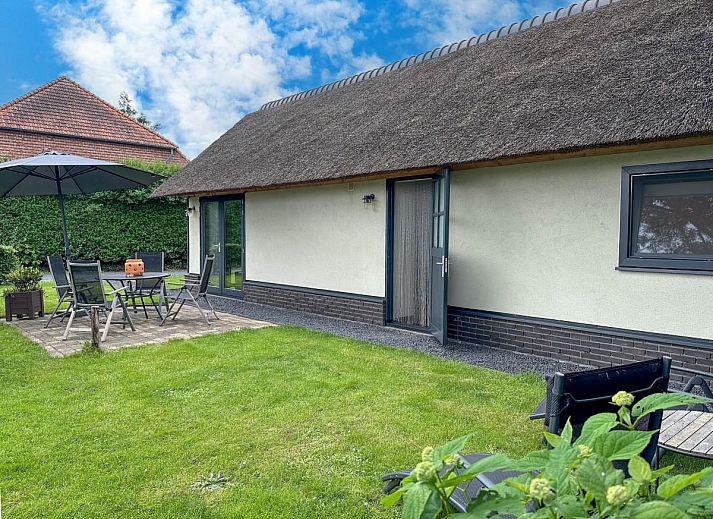 Cozy sitting area with a view in Villa Brocante, vacation home in Alphen, North Brabant.
