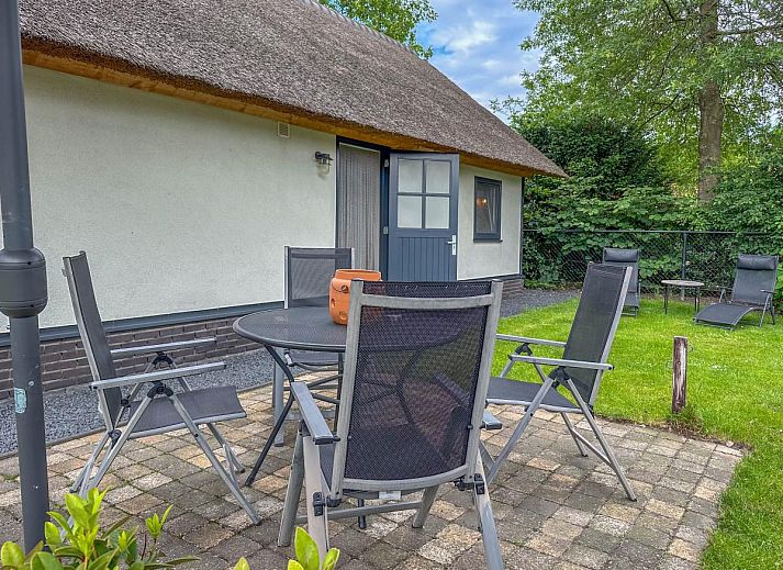 Cozy sitting area with a view in Villa Brocante, vacation home in Alphen, North Brabant.
