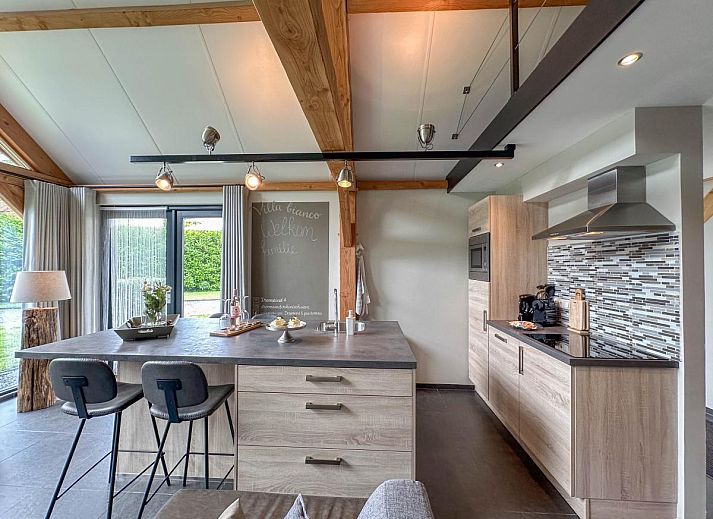 Villa Bianco vacation home in Alphen, North Brabant with beautiful garden and terrace.