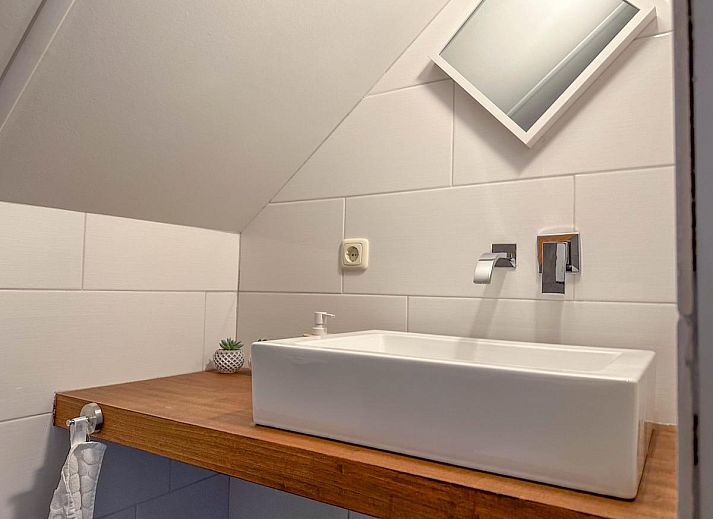 Stylish kitchen in Villa Bianco vacation home, Alphen, North Brabant.