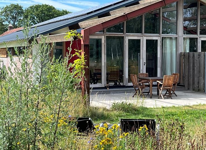 Ferienhaus in Gilze, umgeben von bluehender Natur in Westbrabant, Nordbrabant.