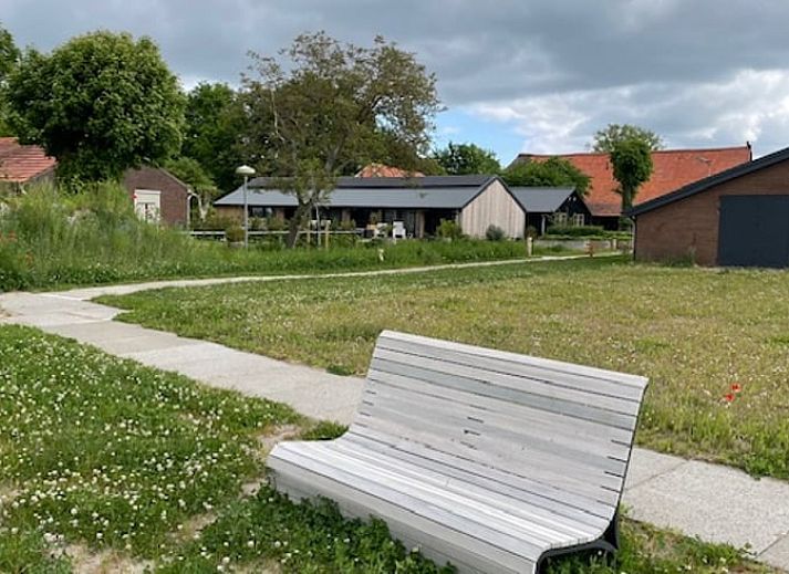 Geniessen Sie die Sonne auf der Terrasse des Ferienhauses in Gilze, gelegen im schoenen Westbrabant, Nordbrabant.
