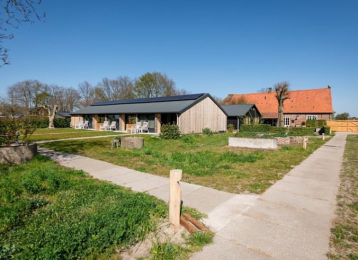 Geniessen Sie die Sonne auf der Terrasse des Ferienhauses in Gilze, gelegen im schoenen Westbrabant, Nordbrabant.