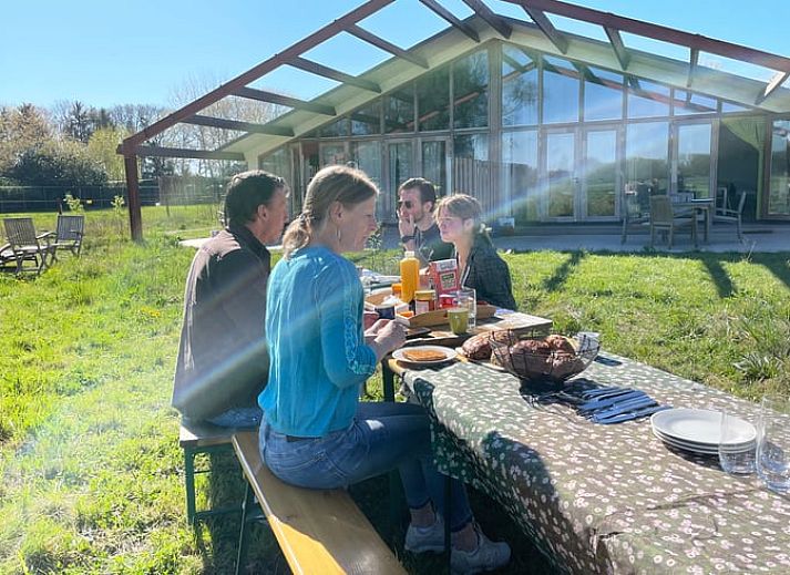 Open terras van Vakantiehuis in Gilze in West Brabant, met toegang tot de slaapkamer in Noord Brabant.