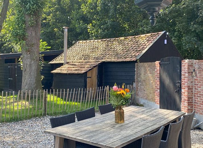 Romantisches Ambiente im Schlafzimmer des Ferienhauses in Hoogerheide, Nordbrabant.
