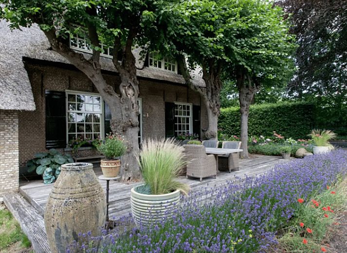 Charmant vakantiehuis in Roosendaal met prachtige tuin in West Brabant, Noord Brabant.