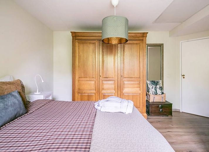 Ruime open keuken en eetkamer in vakantiehuis in Roosendaal, West Brabant.