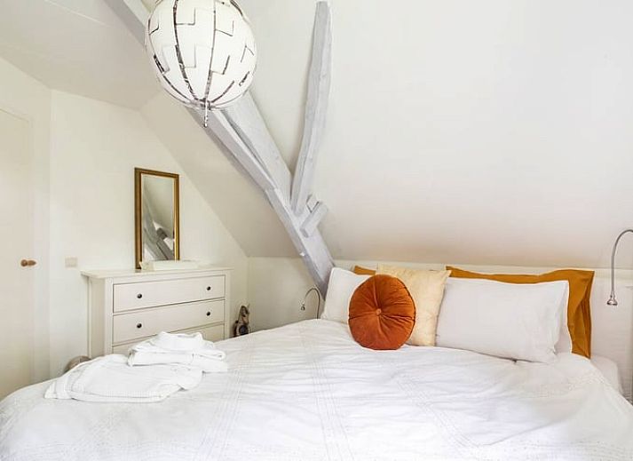 Ruime open keuken en eetkamer in vakantiehuis in Roosendaal, West Brabant.