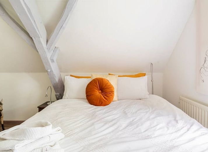 Ruime open keuken en eetkamer in vakantiehuis in Roosendaal, West Brabant.